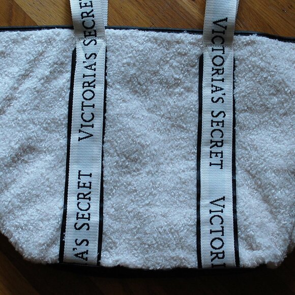 Victoria's Secret Cozy Plush Sherpa Large Winter White Tote Bag 2023 Logo NWT - Picture 5 of 5